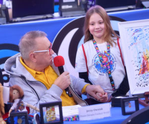 Jerzy Owsiak z wnuczką  - Finał WOŚP 2020
