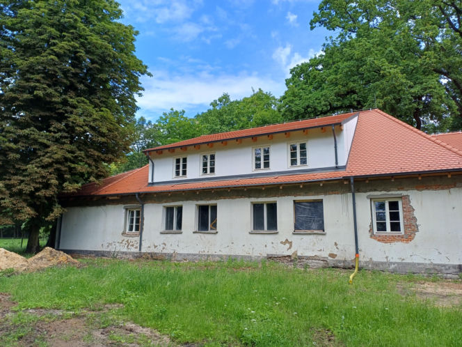 remont dworku w Kuźnicy Grabowskiej