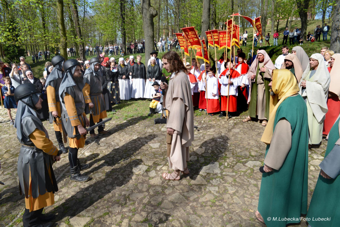 Ponad stu aktorów wystąpiło w piekarskim Misterium Męki Pańskiej