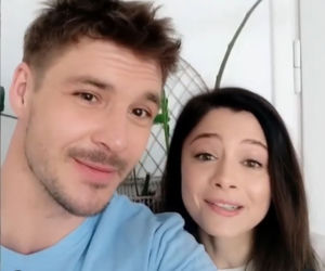 Mikołaj Roznerski i Adriana Kalska mieszkaniu podczas zeszłorocznej kwarantanny. To wtedy pokazali jak mieszkają