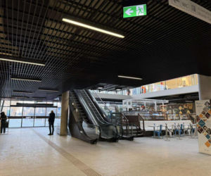 Pracownicy korzystają z prywatnych grzejników, a podróżującym - przyda się sporo cierpliwości