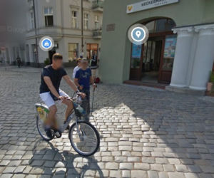 Mieszkańcy Kalisza na zdjęciach z Google Street View. Rozpoznajesz kogoś? [GALERIA] 