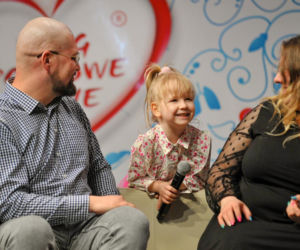 Zosia Łatas po transplantacji serca z rodzicami - Katarzyną i Szczepanem Łatas - Katowickie Forum Młodych - BO NOWE JEST NADZIEJĄ