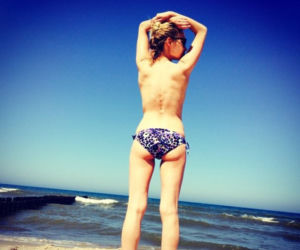 Weronika Książkiewicz w bikini - galeria