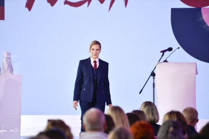 Marta Nawrocka w garniturach