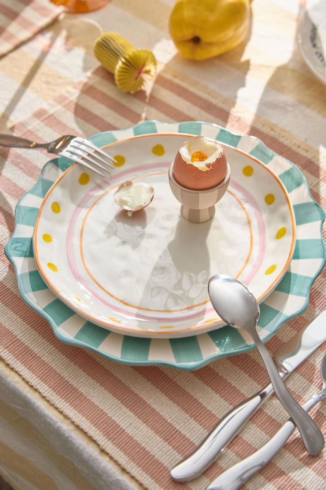 Kolorowa aranżacja wielkanocnego stołu - Westwing