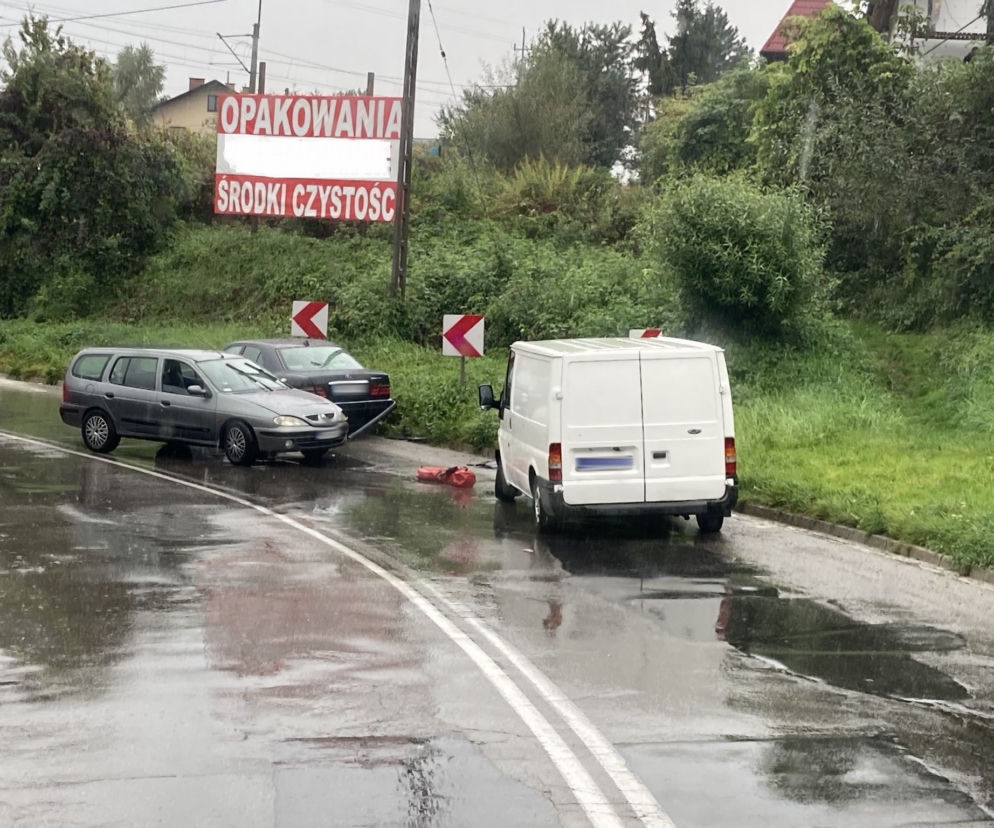 Nowy Sącz. Trzy samochody zderzyły się na ul. Węgierskiej. Nie żyje 62-latek