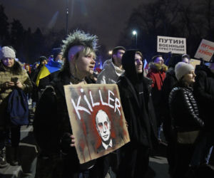 Warszawiacy murem za Ukrainą. Codziennie na protestach dziesiątki tysięcy ludzi