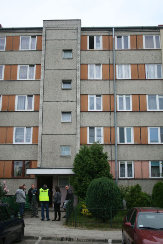 Wyrzuciła swoje dziecko przez okno 