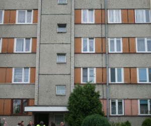 Wyrzuciła swoje dziecko przez okno 