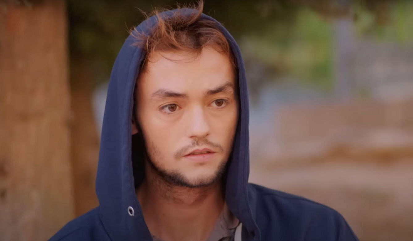 Bahar odkrywa, że Alper żyje i dalej spisuje z Cavidan.