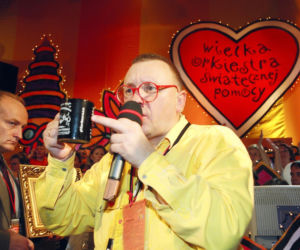 Jerzy Owsiak na przestrzeni lat. Tak zmieniał się jego charakterystyczny wizerunek