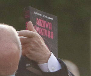 Macierewicz czyta o gejach nazistach