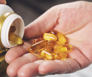 Miliony osób biorą kwasy omega-3 na mózg. Nowe badanie mocno studzi nadzieje