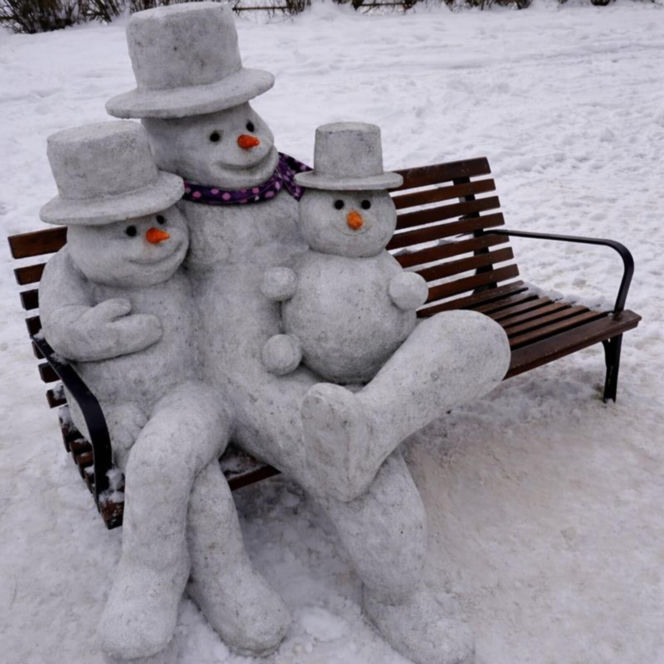 "Jakiś bałwan" zniszczył mokotowskie bałwanki. Teraz mieszkańcy domagają się pomnika!