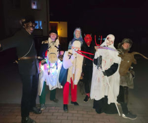 Gwiżdże, czyli kaszubskie kolędowanie. Paneszki w Żelistrzewie ponownie odwiedzą domy!