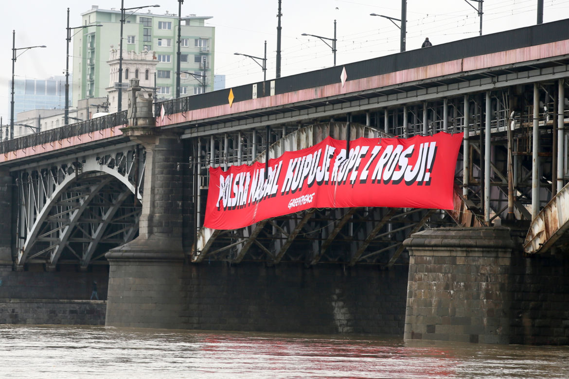  Akcja służb pod mostem Poniatowskiego. Aktywiści wisieli na linach 