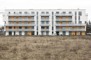 Kupili mieszkania, wprowadzili się, a teraz mogą je stracić. Urzędniczy spór może odebrać ludziom dach nad głową