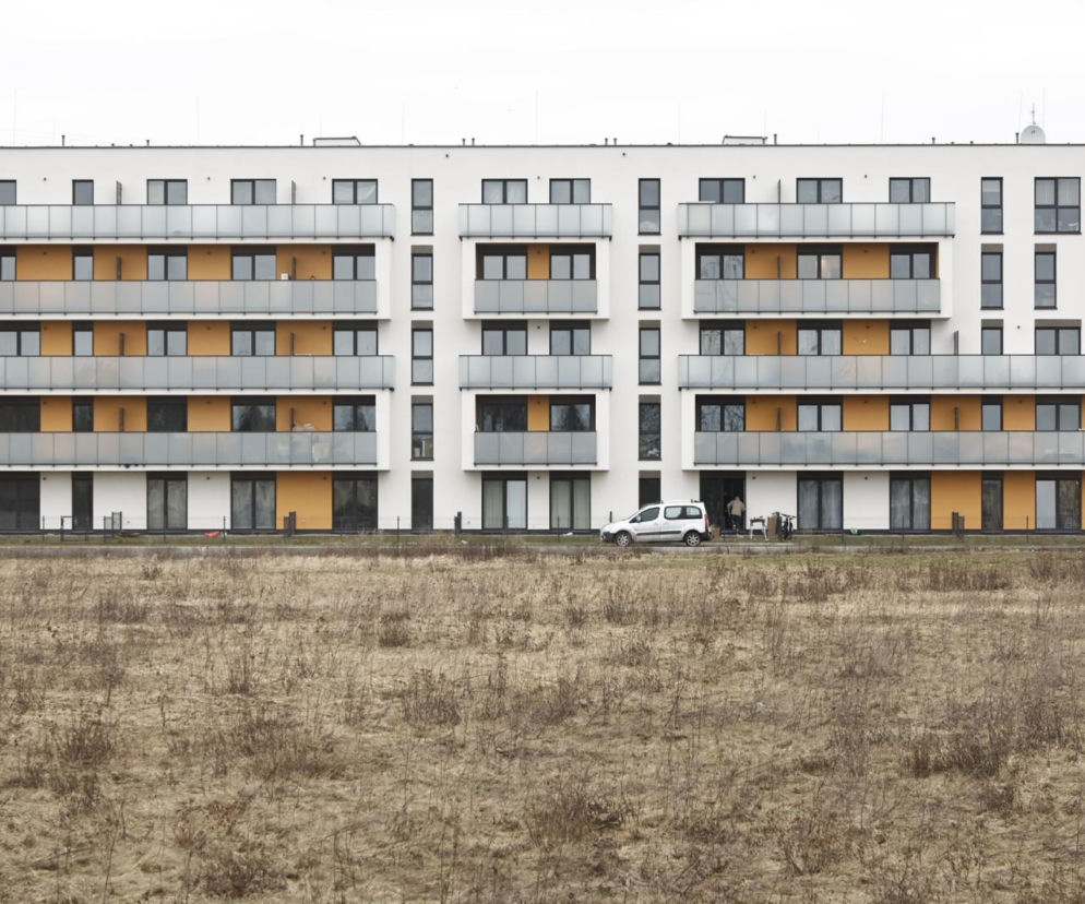 Warszawa, format: Deweloper postawił domy na Mleczarskiej. Cofnięto mu pozwolenie na budowę