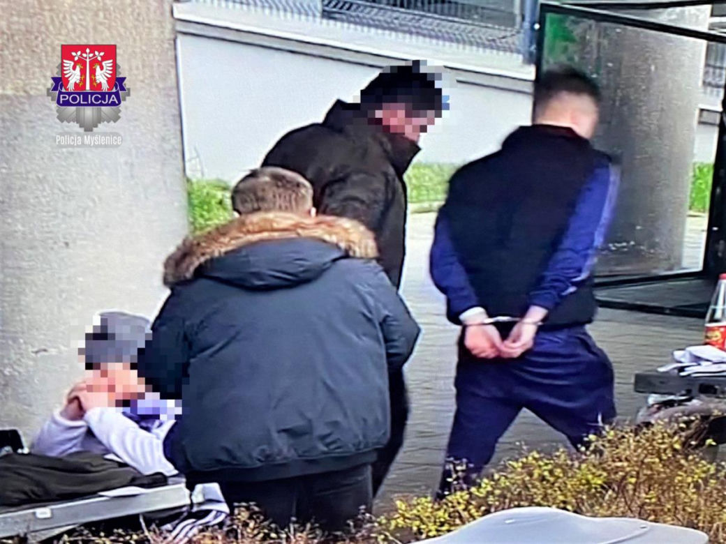Myślenice. Robił to pod kamerą monitoringu. Po kilku minutach przyjechała policja
