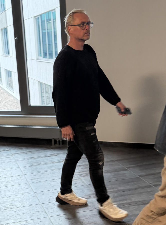 Rozwód Gąsiorowskiej i Żurawskiego w toku! Aktor czekał pod salą z kubkiem w ręku