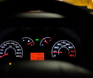 Błędy popełniane przez kierowców, przez które łatwiej trafić do mechanika