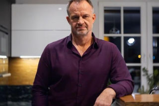 Pierwsza miłość: Bolesław wciąż nie pozwala córce opuszczać domu ani kontaktować się ze światem...