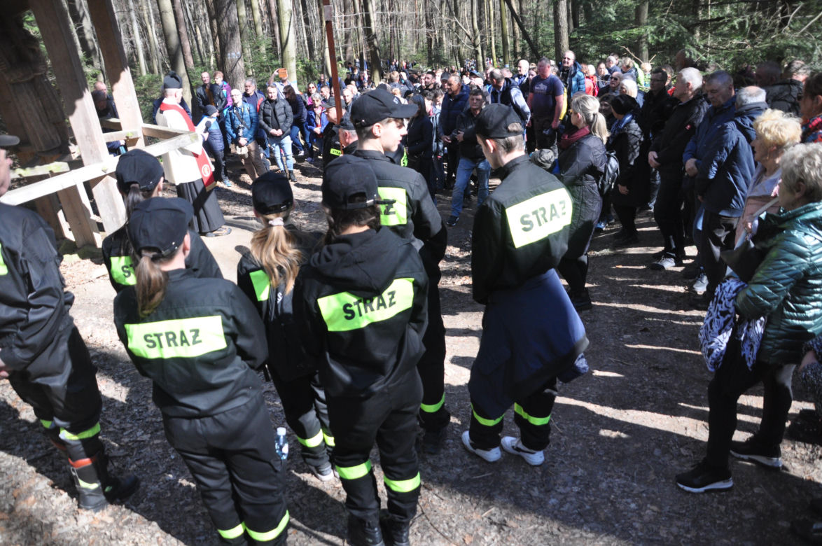 Droga Krzyżowa z Nowej Słupi na Święty Krzyż