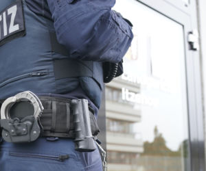 96-letnia Irmgard F. sekretarka z obozu w Stutthof przed sądem. Z pierwszej rozprawy uciekła 
