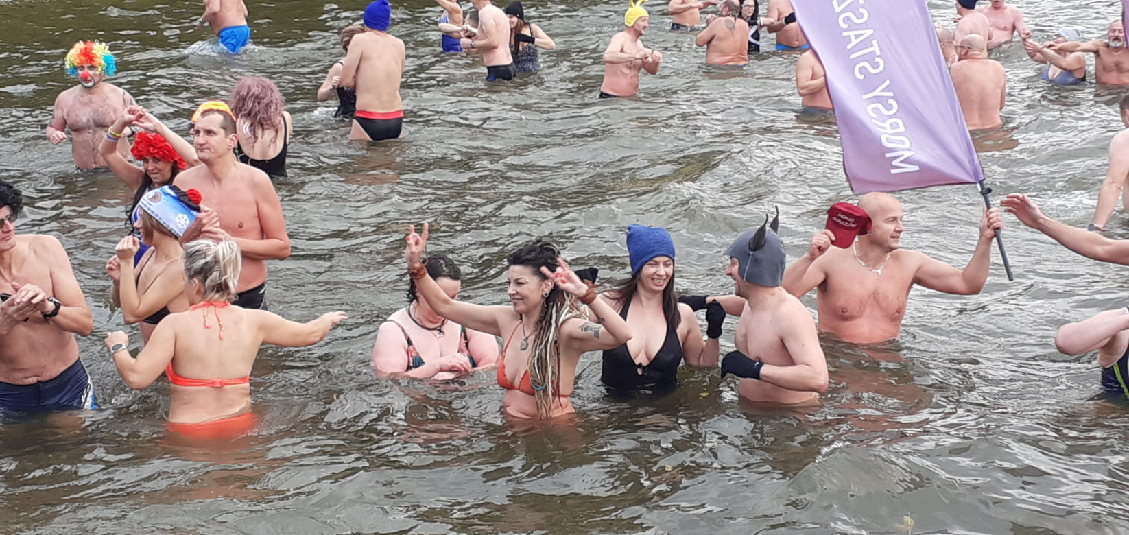 Im kąpiele w zimnej wodzie nie są straszne. Lubelskie morsy rozpoczęły już sezon [GALERIA]