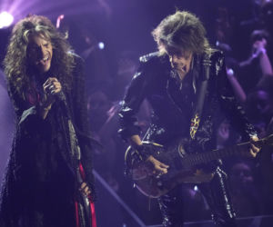 Wokalista Aerosmith był oskarżany o niewłaściwe zachowanie wobec nieletniej. Sąd wydał decyzję