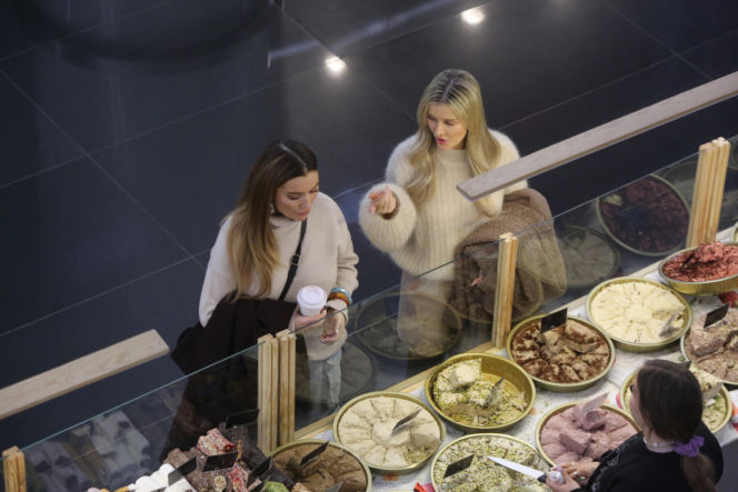 Joanna Krupa z siostrą Martą. Zjadły w mlecznym i poszły po patelnię