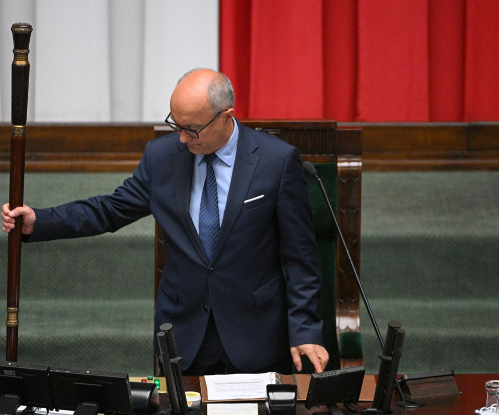 Włodzimierz Czarzasty trzyma laskę marszałkowską w Sejmie. O głosowaniu nad prezesem IPN przeczytasz na Eska.