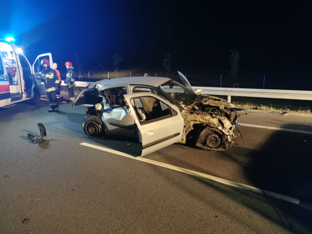 Chciał popełnić samobójstwo, uciekał przed policją, zginął. Wypadek pod Lesznem