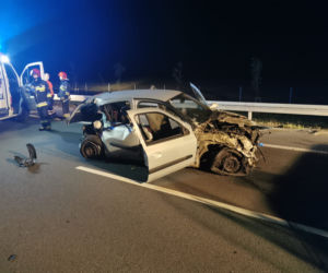 Chciał popełnić samobójstwo, uciekał przed policją, zginął. Wypadek pod Lesznem