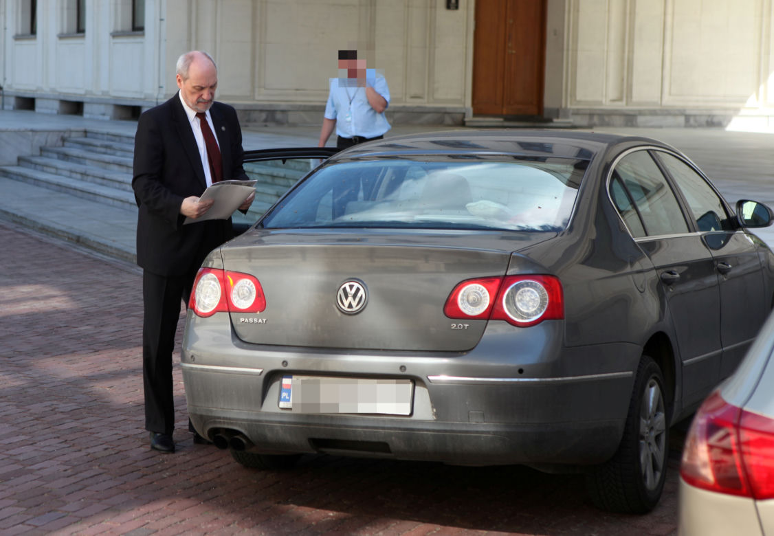 Macierewicz, samochód