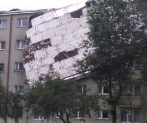 Gwałtowna burza nad Bydgoszczą. Wiatr w porywach do 100 km/h [WIDEO, ZDJĘCIA]