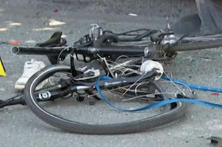Dinslaken poważny wypadek drogowy. 47-letnia kobieta straciła panowanie nad samochodem i potrąciła trzech dwunastoletnich chłopców jadących na rowerach