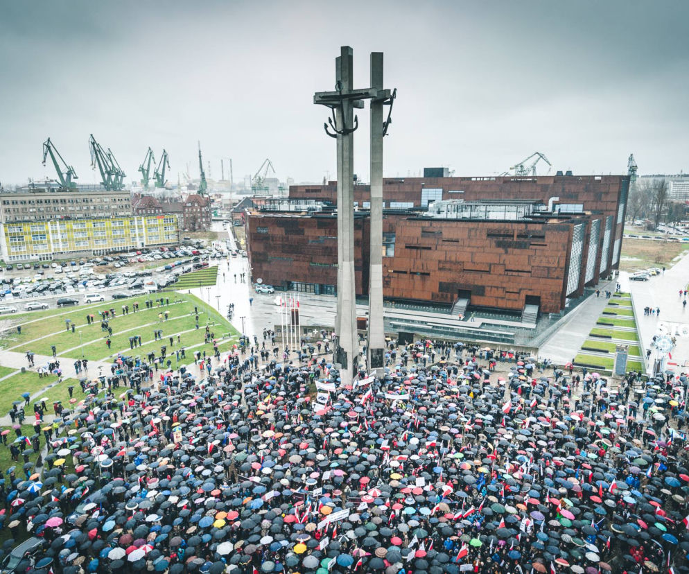 Organizatorzy manifestacji liczyli na 500 osób, demonstrowało jednak  - według niektórych szacunków - aż 5 tysięcy ludzi.