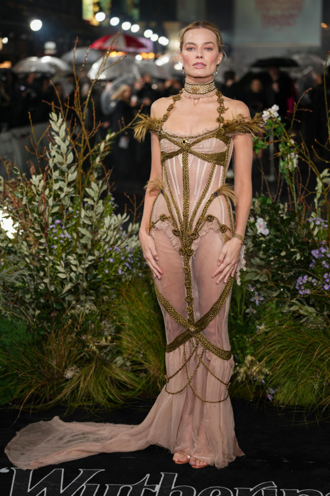 Jacob Elordi i Margot Robbie na premierze "Wichrowych Wzgórz"