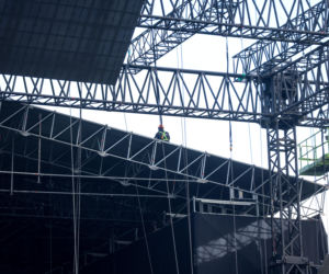 Scena Sylwestra z Dwójką TVP w trakcie budowy