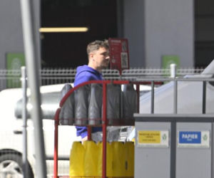 Daniel Martyniuk załatwia sprawunki w Warszawie