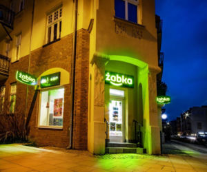 Żabka wprowadza… usługi krawieckie! Klienci mocno zaskoczeni 