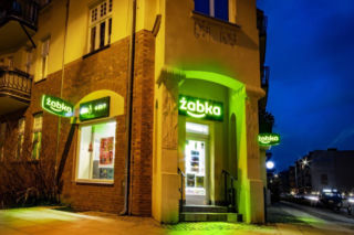 Żabka wprowadza… usługi krawieckie! Klienci mocno zaskoczeni 