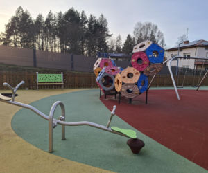 Zobacz jak zmienia się otoczenie Dębu Bartek w Zagnańsku