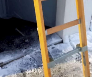 Na lodowisku zapadł się dach