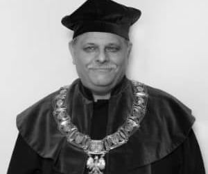 Kalisz. Gigantyczne jajko stanęło obok ratusza. O co chodzi? [ZDJĘCIA] 