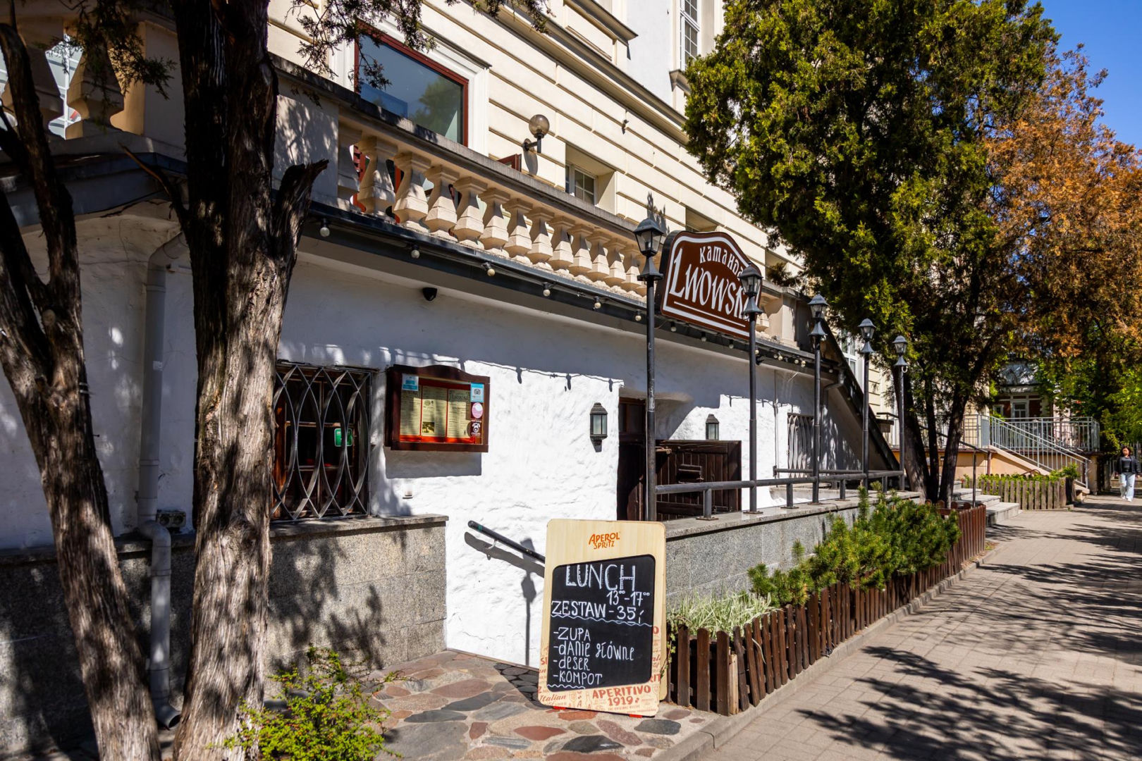 Foksal 10 w Warszawie