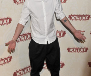 Tak na początku kariery wyglądał Piotr Kędzierski. Dziś trudno go rozpoznać na starych zdjęciach