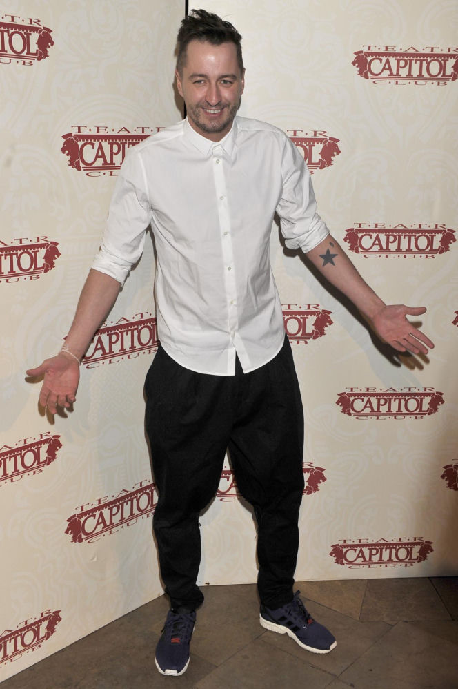 Tak na początku kariery wyglądał Piotr Kędzierski. Dziś trudno go rozpoznać na starych zdjęciach